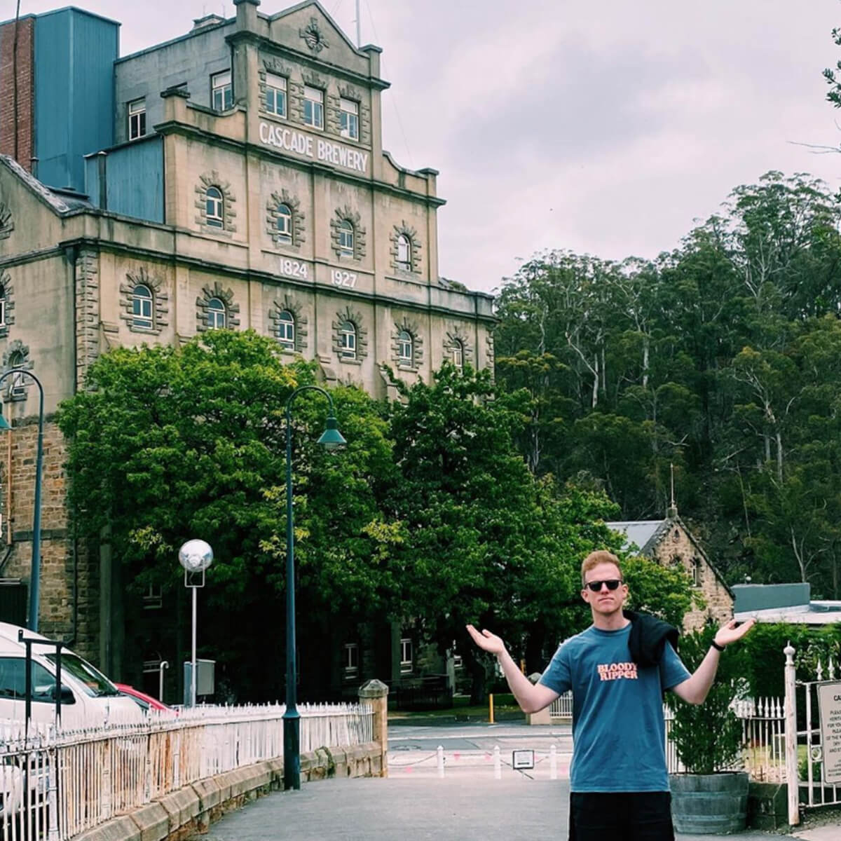Bloody Ripper Slang Tee In Navy