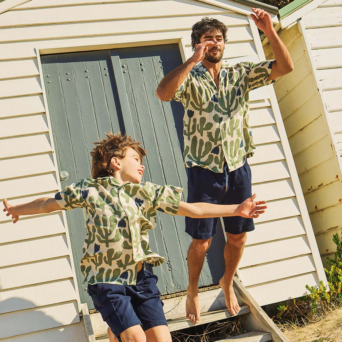 Pablo Prickles Holiday Shirt in Ecru